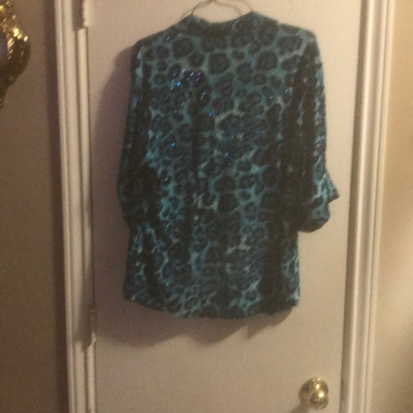 Button down blouse - Picture 2 of 2